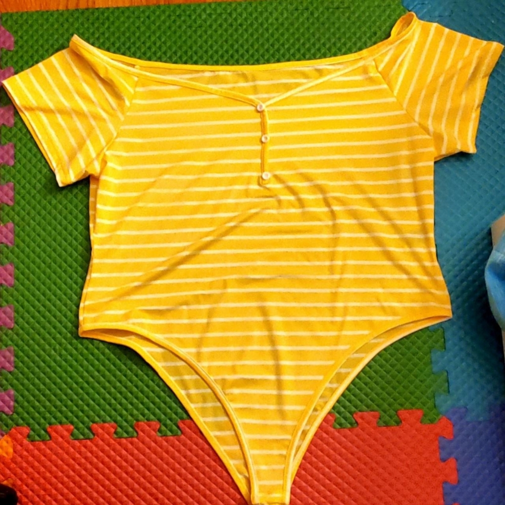 SHEIN Curve Yellow & White Striped Snapcrotch Bodysuit